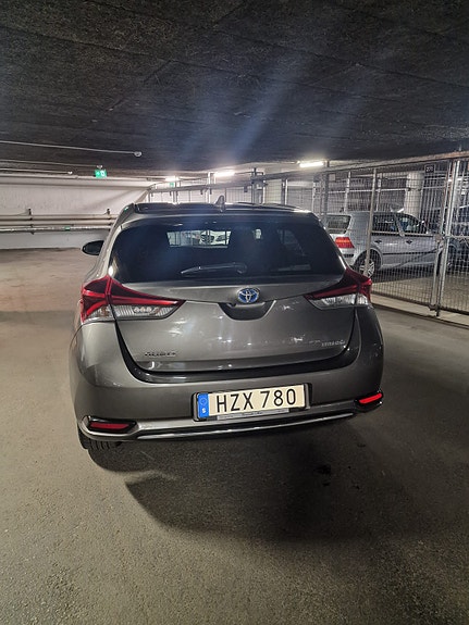 Toyota Auris 2 of 9