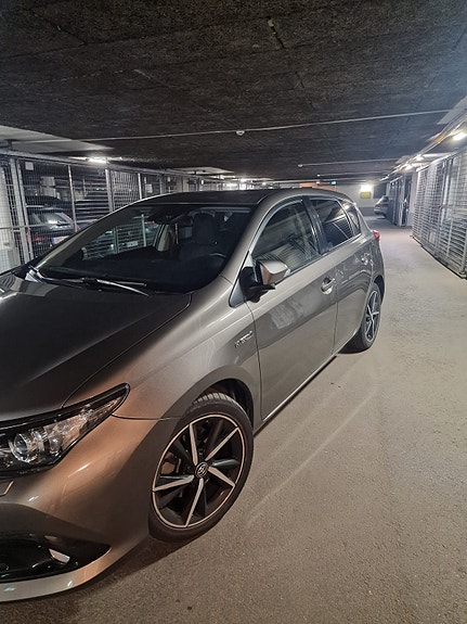 Toyota Auris 3 of 9
