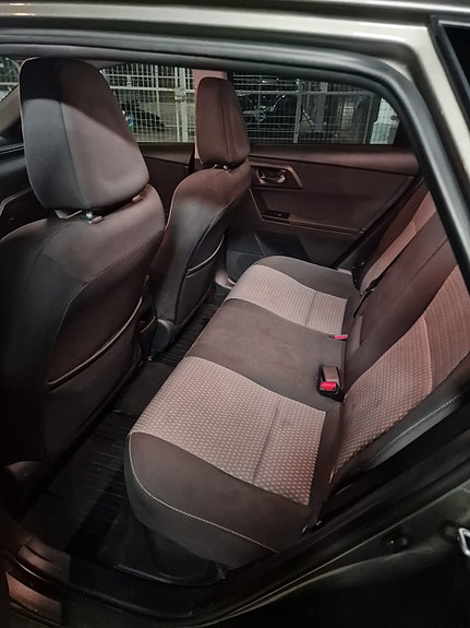 Toyota Auris 7 of 9