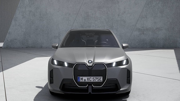 BMW iX 2 of 11