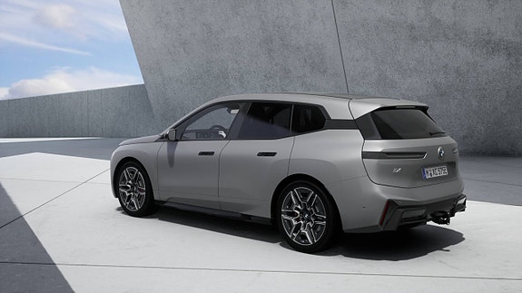 BMW iX 10 of 11