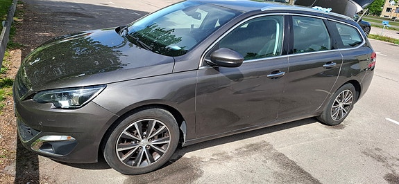 Peugeot 308 SW 10 of 11