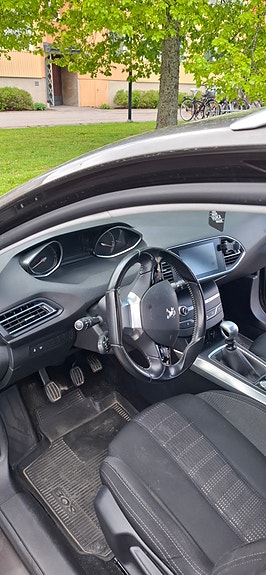 Peugeot 308 SW 4 of 11