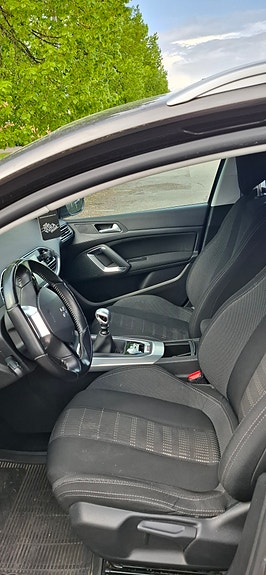 Peugeot 308 SW 9 of 11