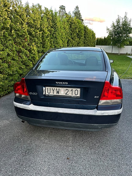 Volvo S60 2 of 7