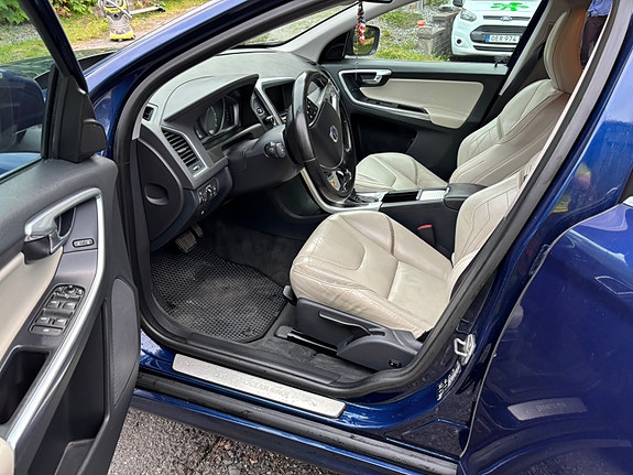 Volvo XC60 6 of 13