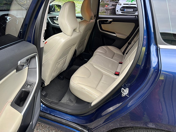 Volvo XC60 7 of 13