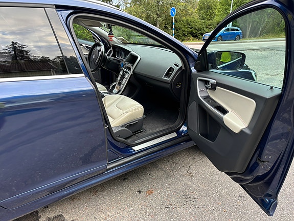 Volvo XC60 10 of 13