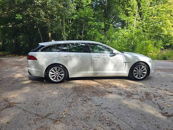 Jaguar XF 6 of 13