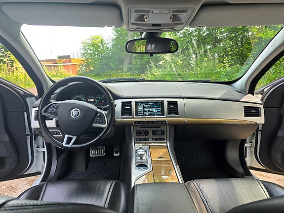 Jaguar XF 13 of 13