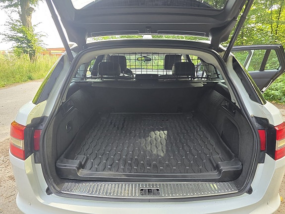 Jaguar XF 10 of 13