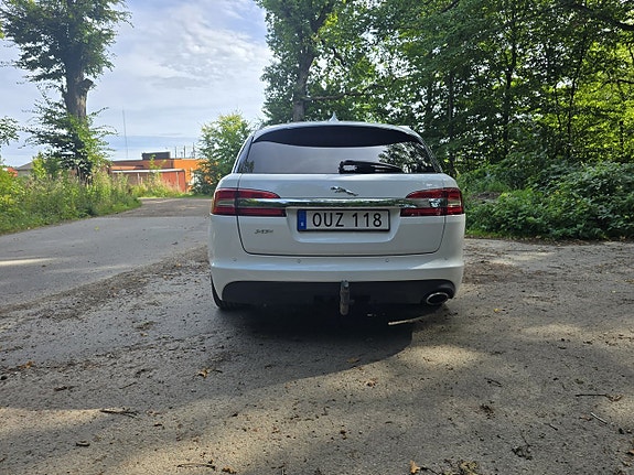 Jaguar XF 4 of 13