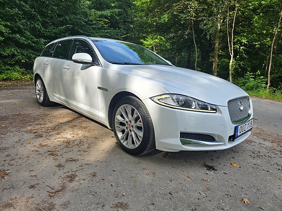 Jaguar XF 7 of 13