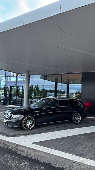 Mercedes-Benz E220 13 of 13