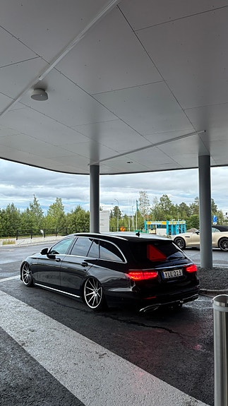 Mercedes-Benz E220 4 of 13