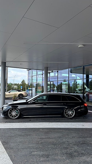 Mercedes-Benz E220 3 of 13