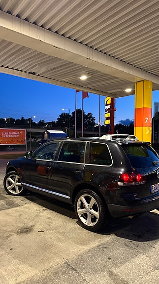 Volkswagen Touareg 2 of 7