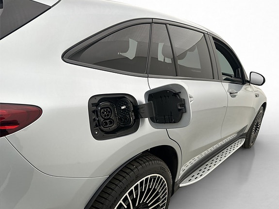 Mercedes-Benz EQC400 16 of 30