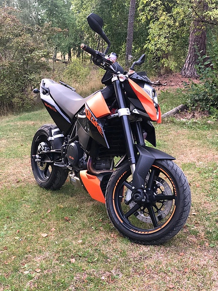KTM 690 DUKE 2 of 4