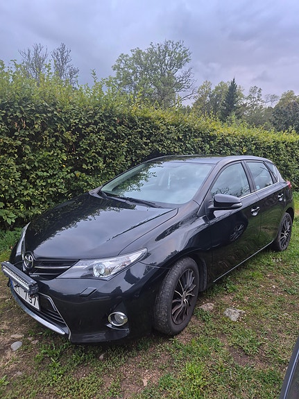 Toyota Auris 2 of 7