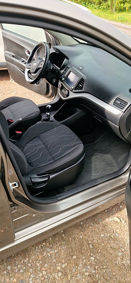 Kia Picanto 7 of 14