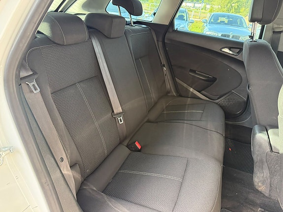 Opel Astra 17 of 19