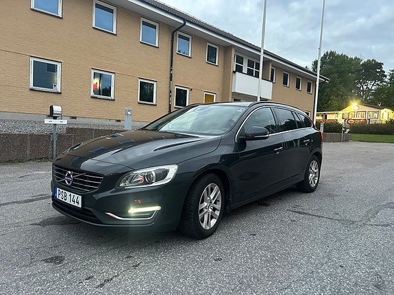 Volvo V60 2 of 8