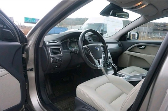 Volvo XC70 2 of 6