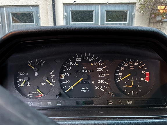 Mercedes-Benz 300 TE-24 7 of 7