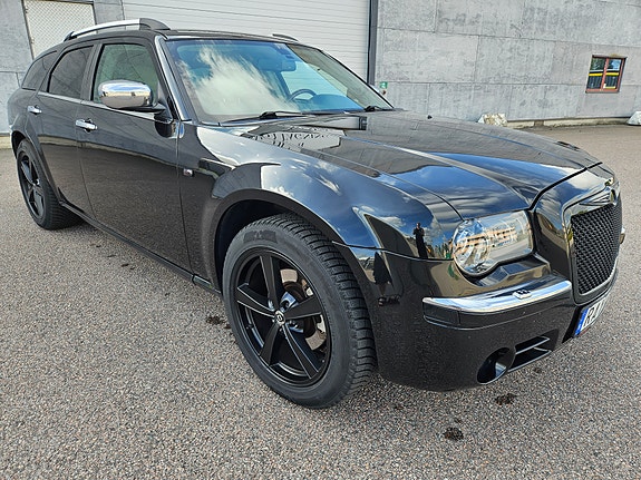 Chrysler 300C 8 of 27