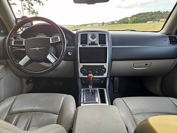 Chrysler 300C 15 of 27