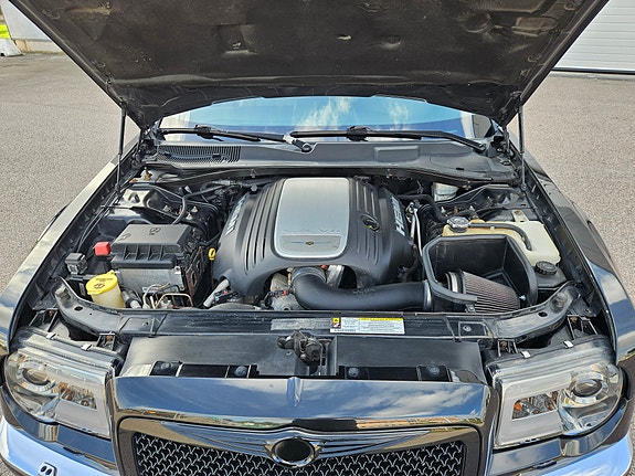 Chrysler 300C 9 of 27
