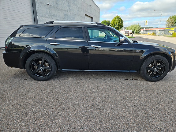 Chrysler 300C 7 of 27
