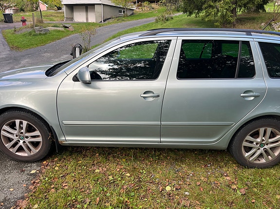 Skoda Octavia 2 of 13