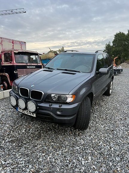 BMW X5 3 of 6