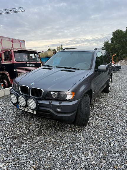 BMW X5 4 of 6