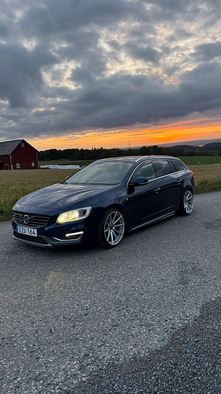 Volvo V60 2 of 8