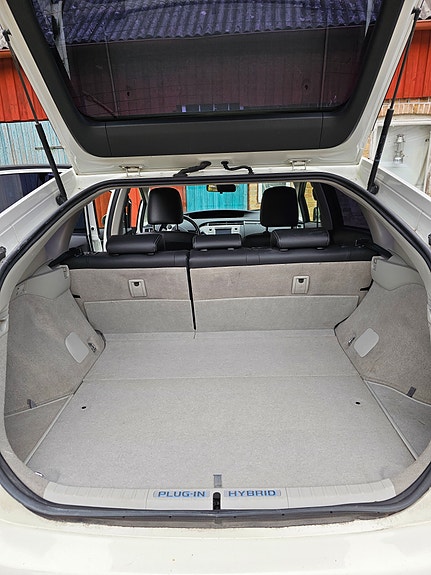 Toyota Prius Plug-in Hybrid 9 of 10
