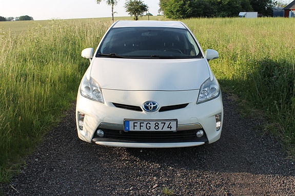 Toyota Prius Plug-in Hybrid 2 of 10