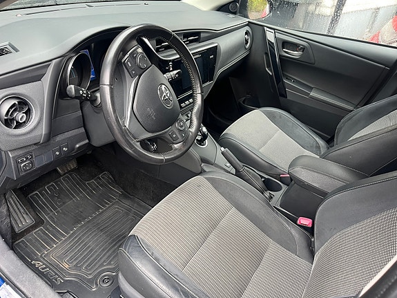 Toyota Auris 7 of 9