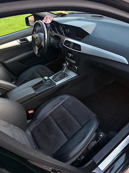 Mercedes-Benz C220 8 of 17