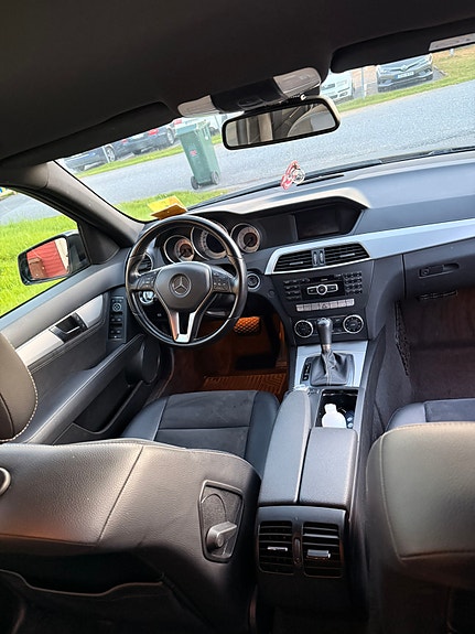 Mercedes-Benz C220 7 of 17