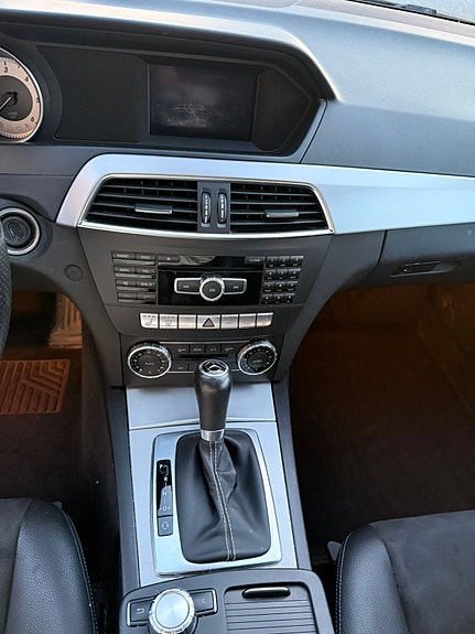 Mercedes-Benz C220 12 of 17