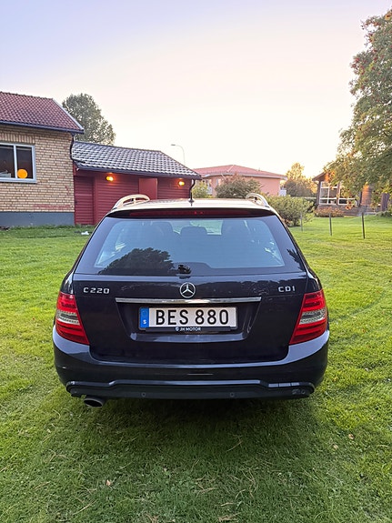 Mercedes-Benz C220 4 of 17