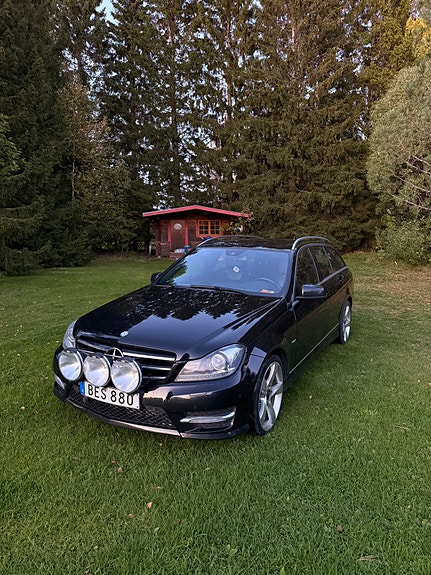 Mercedes-Benz C220 5 of 17
