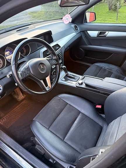 Mercedes-Benz C220 9 of 17