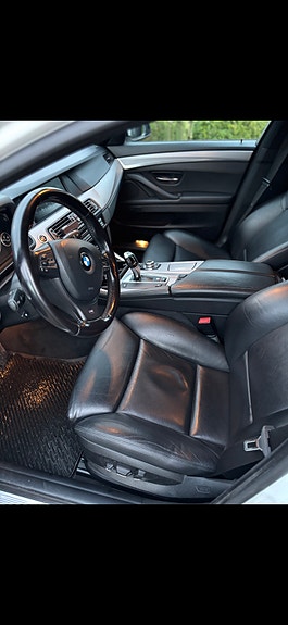 BMW 528i 3 of 4