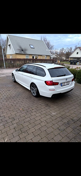 BMW 528i 2 of 4