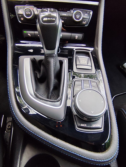 BMW 225xe 18 of 24