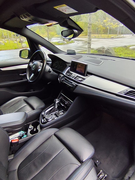 BMW 225xe 9 of 24